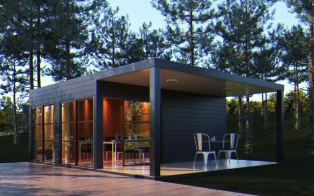 Casa container com sacada e portas laterais de vidro, em meio a floresta